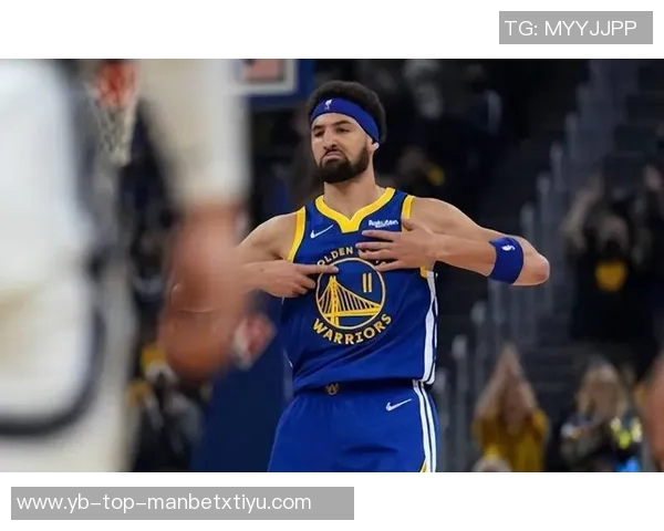 克莱半场表现出色三分球完美命中助力球队进攻火力全开 克莱半场表现出色三分球完美命中助力球队进攻火力全开